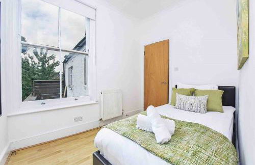 Relaxed Crouch Hill Getaway by MoreThanStays - Foto 1