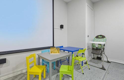 Luxe Family Escape with Games Hot Tub and Yard - Foto 48