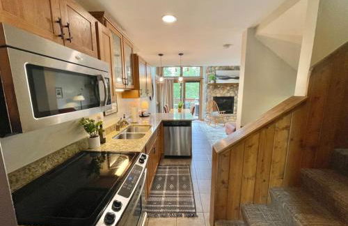 Ski in Ski out Townhome, Indoor and outdoor pools, hot tub, fire pits, and more - Foto 5