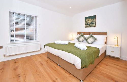 Chapel House by YourStays - Two bed cottage in Market Town of Sandbach, high end finish - Photo 34