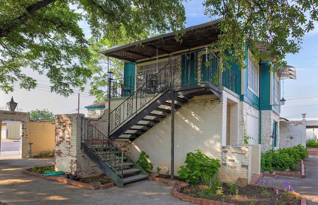 Mariposa Monarch Walk to River - Foto 35