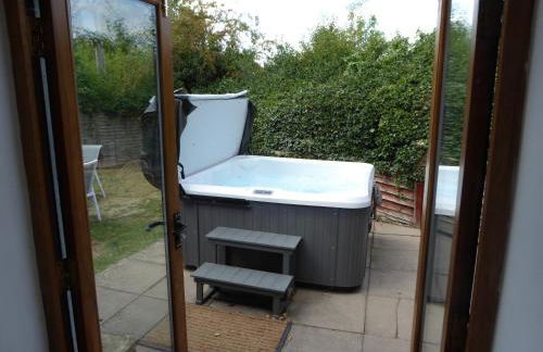 Romeo Cottage - Sleeps 4 - Open Plan Barn - Private Hot Tub & Garden - Foto 55