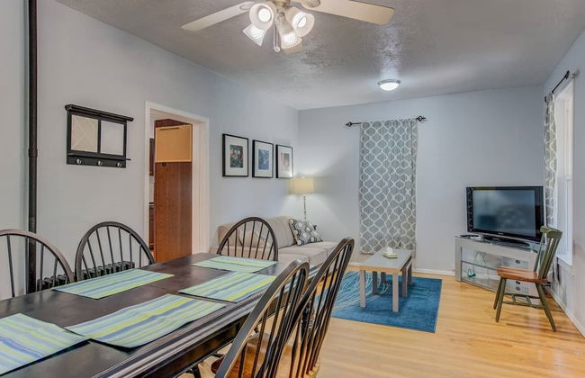 Downtown Practical & Pet-friendly Easy & Sensible - Photo 14