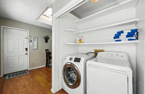 The Oasis 3BR house near stadium and DFW with Pool - Foto 36