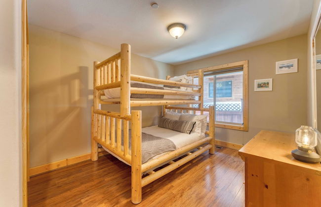 Washoe Chalet by Avantstay Game Room, Hot Tub, Putting Green & Fire Pit - Foto 31