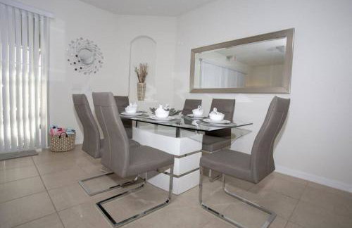 Amazing 4 beds with private pool near Disney - Foto 49