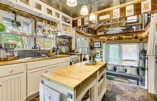 Walk to Downtown Eclectic Wisconsin Dells Home - Foto 9