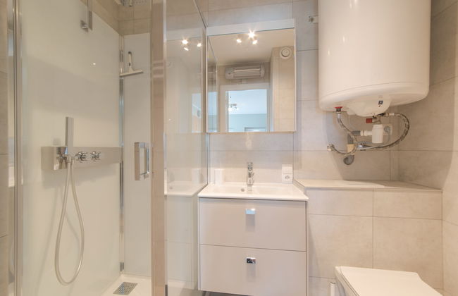 2 bedroom Apartment in Bredene with swimming pool and garden - Photo 13