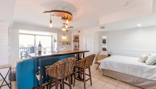 Stunning Ocean Views STEPS from the Beach with Pool! Fabulous 4th Floor Studio! - Foto 3