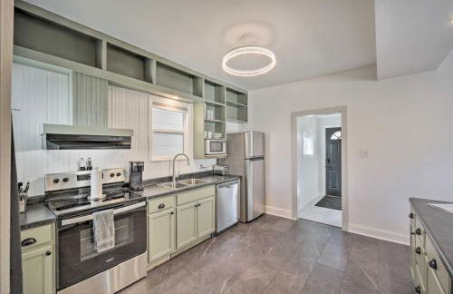 Trendy Superior Home Perfect for Groups! - Foto 10