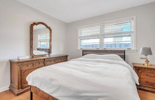 Spacious 2 bedroom home in Niles, Illinois with office, full kitchen and 2 baths - Foto 20