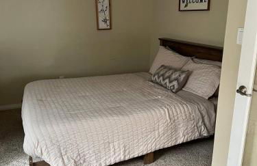 Stylish Silver Falls 4BR KING Master Game Room - Photo 29