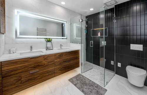 NEW! Palm Harbor Hideaway - Beautiful, Spacious 4BR Home with Amazing Pool - Foto 15