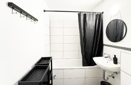 Monteurwohnungen mit TV, Internet, Parkplatz, Waschmaschine, Küche, Balkon, Restaurants und Supermarkt - Foto 5