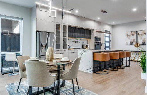 Luxurious Newly Built 5BR 5BA | Rooftop W/ Grill - Foto 8