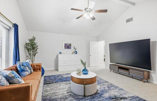 Luxury Living w Backyard Pool Oasis 5BD 3BA - Foto 31