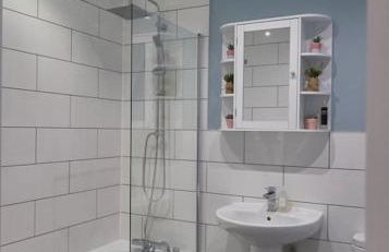 Modern Two Bedroom Wokingham Apartment, En Suite, Free WiFi, On Site Parking, Sleeps 4 - Foto 7