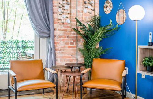 100 Year-Old Historic Brick 2BR Loft & Large Patio & Hammocks & High Ceiling - Foto 107