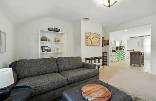 Group Stay Near DC 2BR w Yard on Arlington Blvd - Photo 18