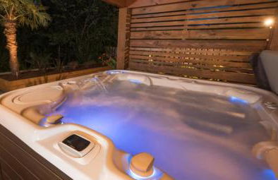 The Secret Garden, Donaghadee - The Hideaway - Stylish 5-Beds, and Lavish 3-Bedrooms - Guests 7 - Super Fast Speed Wi-FI - Foto 17