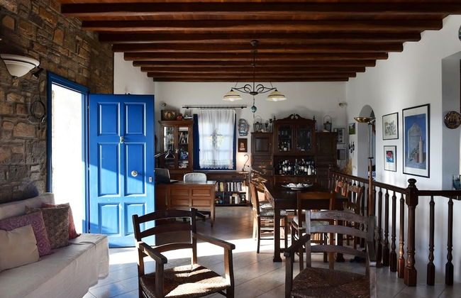 Sophia Villa Paros - Beachfront Villa at Lolantonis - Photo 21