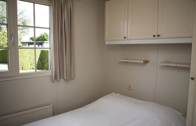 Semi-detached Bungalow with Dishwasher near Veluwe - Photo 3