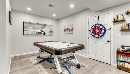 Renovated Logan Home with Pond and Fire Pit - Foto 2