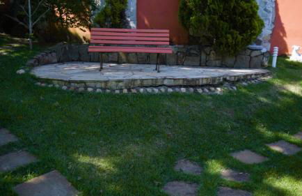 Belíssima Casa com extensa área externa - piscina, sauna, churrasqueira e campo de futebol - com 5 suítes e a 500 metros da Rua das Pedras - Foto 48