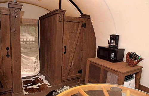 Unique Wagon Accommodation at Bed and Breakfast near Austin, Texas - Foto 4