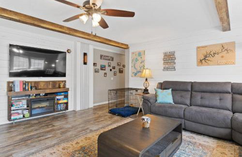 Hartwell Haus with Dock & Playground home - Foto 15