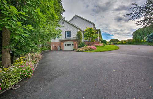 Charming Apartment with Yard and Beautiful Gardens! - Foto 31