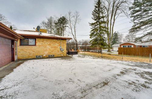 Fire Pit and Yard Family Home in Farmington Hills! - Foto 34