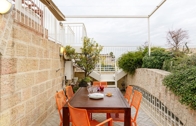 Luxury Duplex with Rooftop by FeelHome - Photo 25