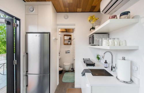 Modern Riverside Cabin w Hot Tub Fire Pit Kayaks - Foto 15