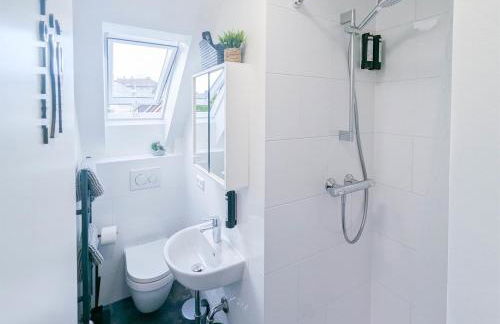 ALFA Stuttgart 3 Zimmer 6 Betten Apartment Wasen MercedesBenz MHP Arena l Bad I Küche l WIFI & SmartTV l 3BR & 6 Beds l Bathroom l Kitchen - Foto 7