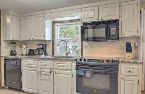 Lake Sinclair Cottage with Deck and Boat Dock! - Foto 11