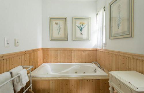 Southampton Village, 2 Fireplaces, Walk to All - Foto 57