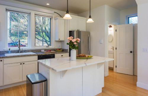 Walk to Town, Beach, Modern, Gourmet Kitchen, EV - Foto 18