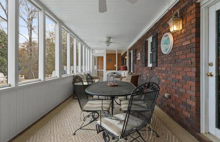 Sleeps 22, Lakefront w/ Private Dock & Pool, 2 Houses Lake Living by Avantstay - Foto 130