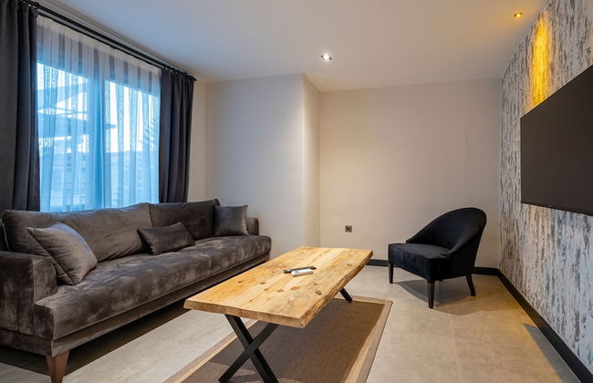 Eluxio Suite Hotel - Photo 42