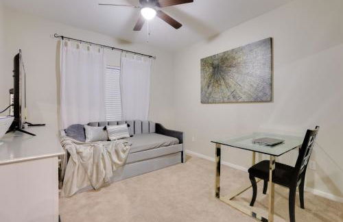 6 Mi to Vegas Strip City-View Gem with Pool Access - Foto 16