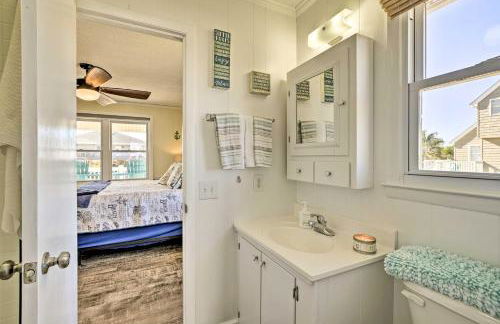 Coastal Home Walk to Holden Beach! - Foto 12