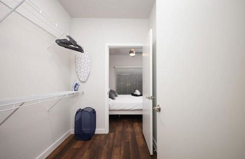 Elegant 2BR-w Parking, Near Riverwalk & Conv Ctr - Foto 18