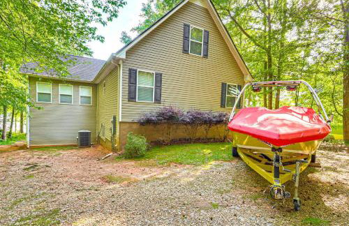 Remote Escape Lake Home with Dock in Sparta! - Foto 42