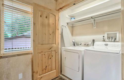 2BR Cottage with outdoor seating near Hiking & DT - Foto 29