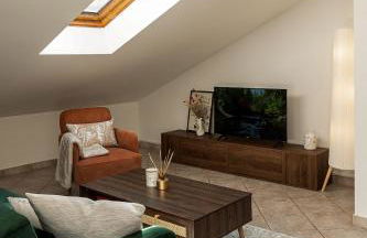 Kejani attic apt Scenic Views, Lux bath, Fast Wi-fi - Foto 8