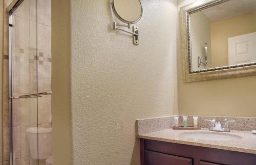 Charming 2BR Colonial Apartment with Resort Access - Foto 69