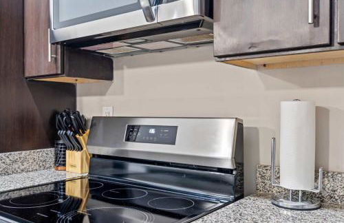 3BR Townhouse King Bed Garage Pineville - Foto 27