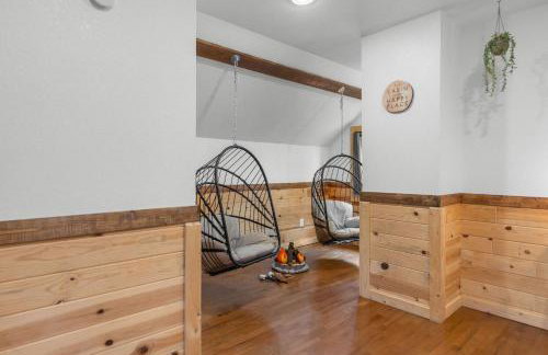 Trails End Cabin with a hot tub fire pit & indoor pool - Foto 24