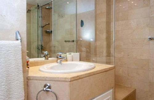 Duplex junto al mar en Marbella - Foto 44